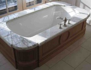 Obudowa wanny z marmuru Bianco Carrara