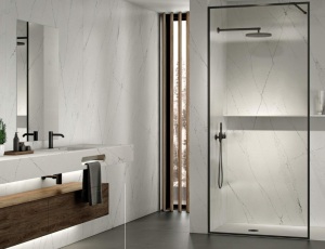 Blaty łazienkowe i okładzina ścienna z konglomeratu Silestone