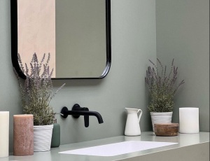 Blaty łazienkowe i okładzina ścienna z konglomeratu Silestone