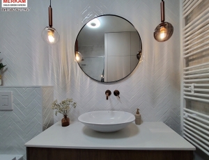 Blat lazienkowy z konglomeratu Frosty Carina marki  Caesarstone / Merkam 