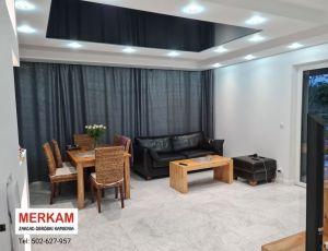 Posadzka z marmuru Carrara Bianco / Merkam