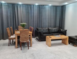 Posadzka z marmuru Carrara Bianco / Merkam