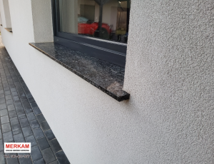 Parapet z granitu Lablador Blue / Merkam