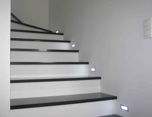 Czarne schody z kamienia naturalnego ,/ granit nero asoluto  /  Merkam