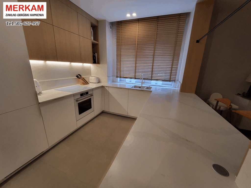 Blat kuchenny z kongloeratu Calacatta Gold Silestone od Merkam