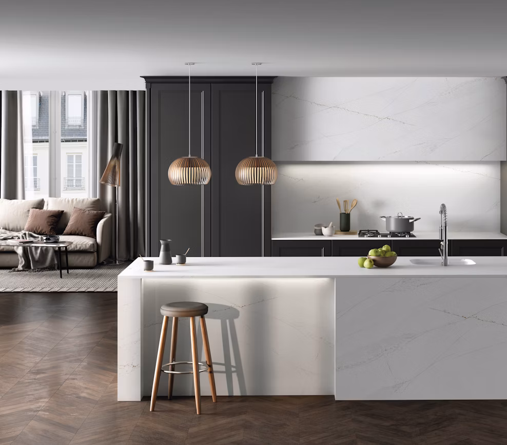 blaty-kuchenne-z-zkonglomeratu-ethereal-glow-silestone