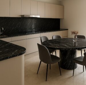 Blat kuchenny z granitu Via Lattea – czarny kamień z białym żyłkowaniem w eleganckiej zabudowie