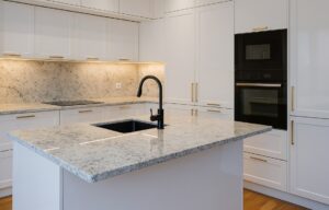 Blat kuchenny z granitu Colonial White