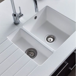 Ociekacz w blacie kuchennym